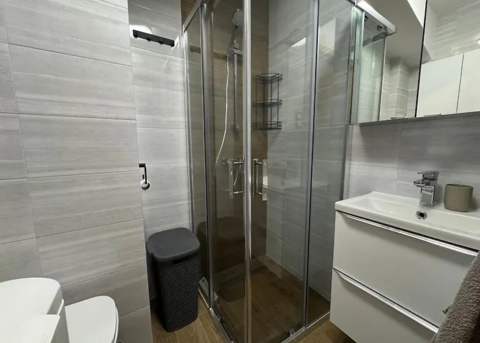 Redlowska Przystan - Plaza, Las, Miasto, Fiesta Apartament *